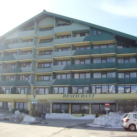 Alpine Club Aparthotel 4*