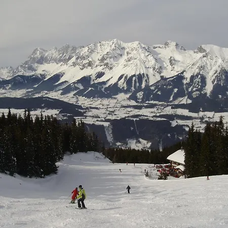 Alpine Club Aparthotel 4*